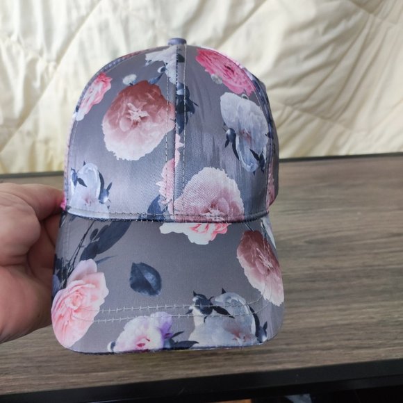 NYC Underground Accessories - NYC Underground silver cap / hat with flower design woman's